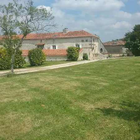Maison Charentaise A La Campagne Holiday home