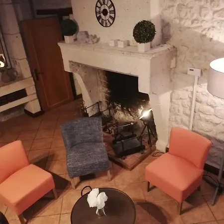 Maison Charentaise A La Campagne Bécheresse