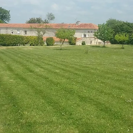 Maison Charentaise A La Campagne Nyaraló Bécheresse