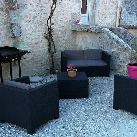 Holiday home Maison Charentaise A La Campagne Becheresse