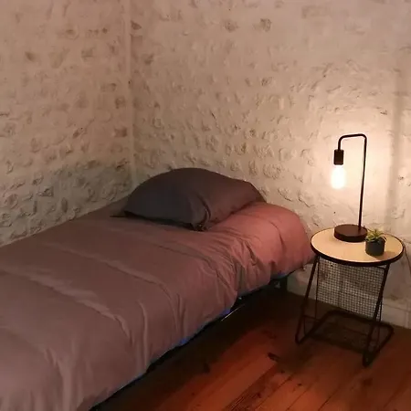 Maison Charentaise A La Campagne Nyaraló Bécheresse