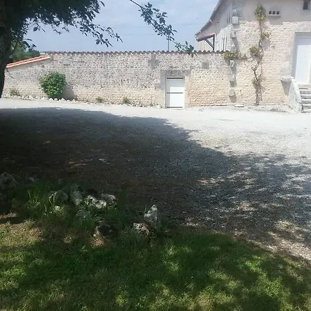 Сasa de vacaciones Maison Charentaise A La Campagne *