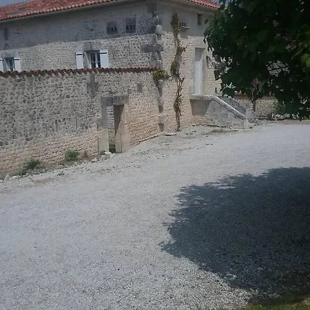 Maison Charentaise A La Campagne