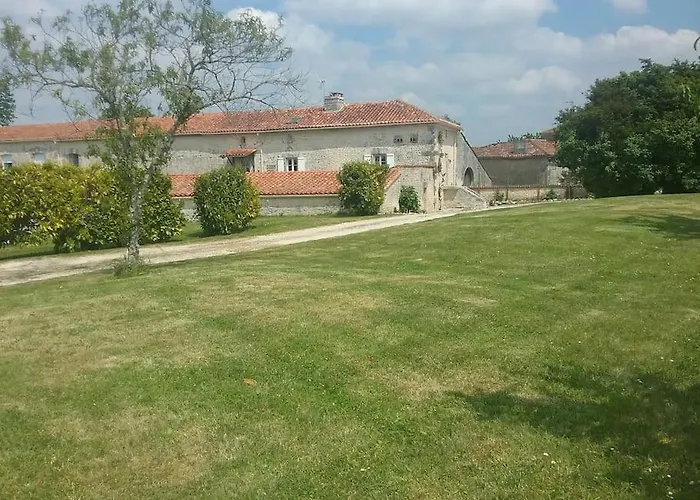 Maison Charentaise A La Campagne Сasa de vacaciones