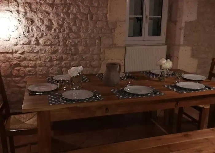 Maison Charentaise A La Campagne *