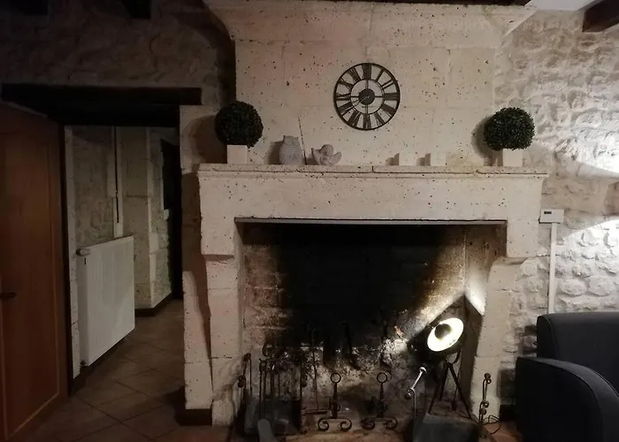 Maison Charentaise A La Campagne