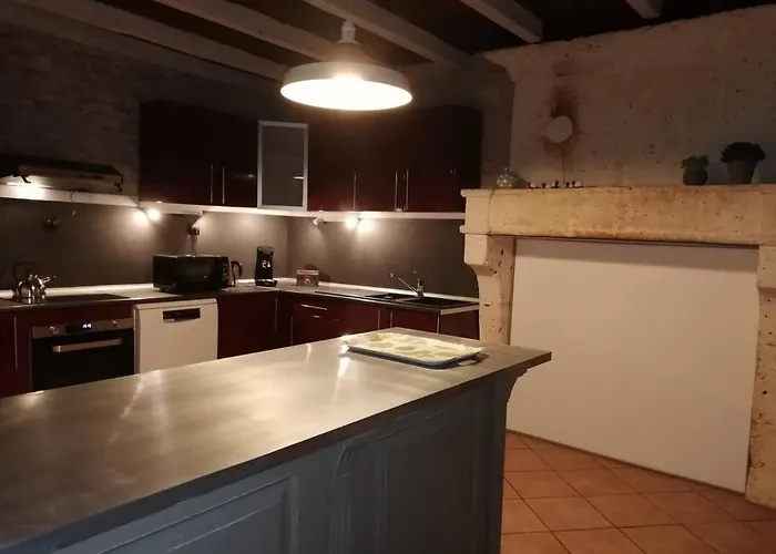 Maison Charentaise A La Campagne