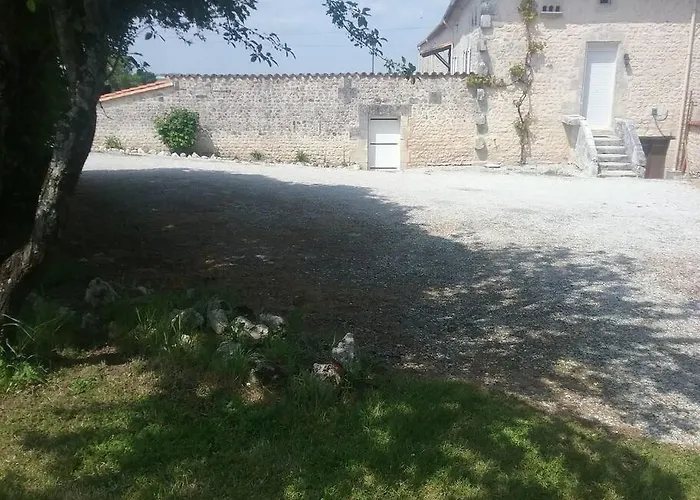 Сasa de vacaciones Maison Charentaise A La Campagne *